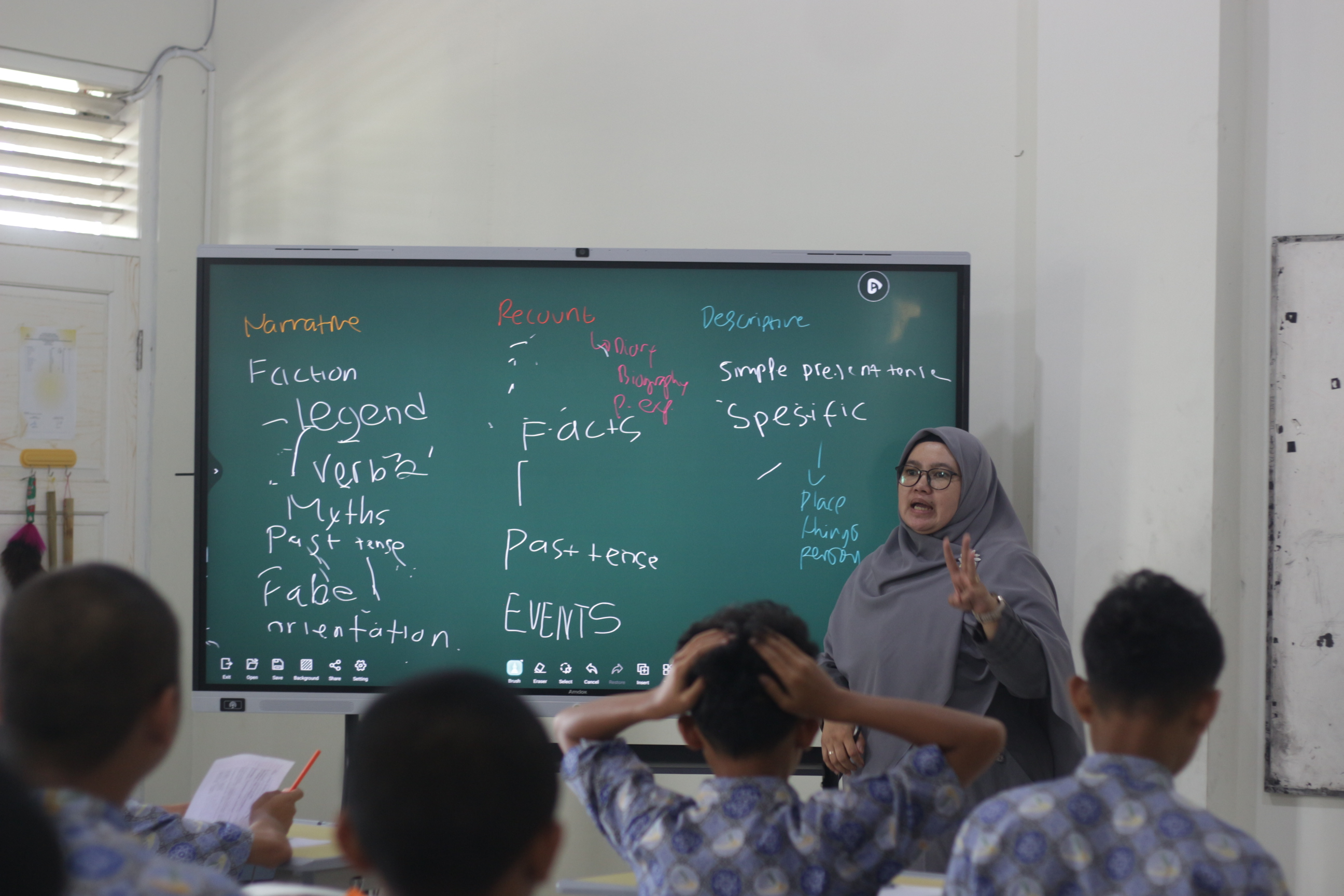 Siswa belajar dengan ceria